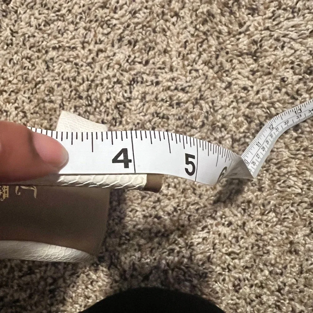 Juicy Couture White Heels Stiletto Pointed Toe Pumps Shoes‎ Size 9
